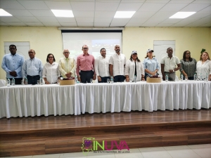 Comisiones Permanentes de Agricultura y Frontera de la C&aacute;mara de Diputados se re&uacute;nen con productores de uvas y vinos de la Prov. Bahoruco.