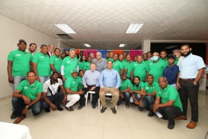 Acto de clausura y entrega de certificados a los participantes del Primer Curso Superior de Viticultura Tropical y Enolog&iacute;a en Rep&uacute;blica Dominicana y entrega de certificados a los participantes.