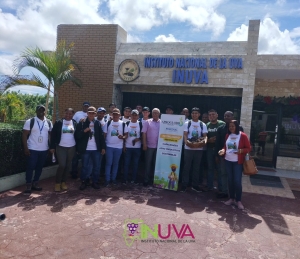 Comisiones de APROGLOBO junto a estudiantes de agronom&iacute;a de la Universidad Regional de Guatemala visitan el INUVA.