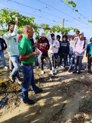 El INUVA imparte capacitaci&oacute;n sobre vitivinicultura a estudiantes del Instituto Superior de Agricultura (ISA).